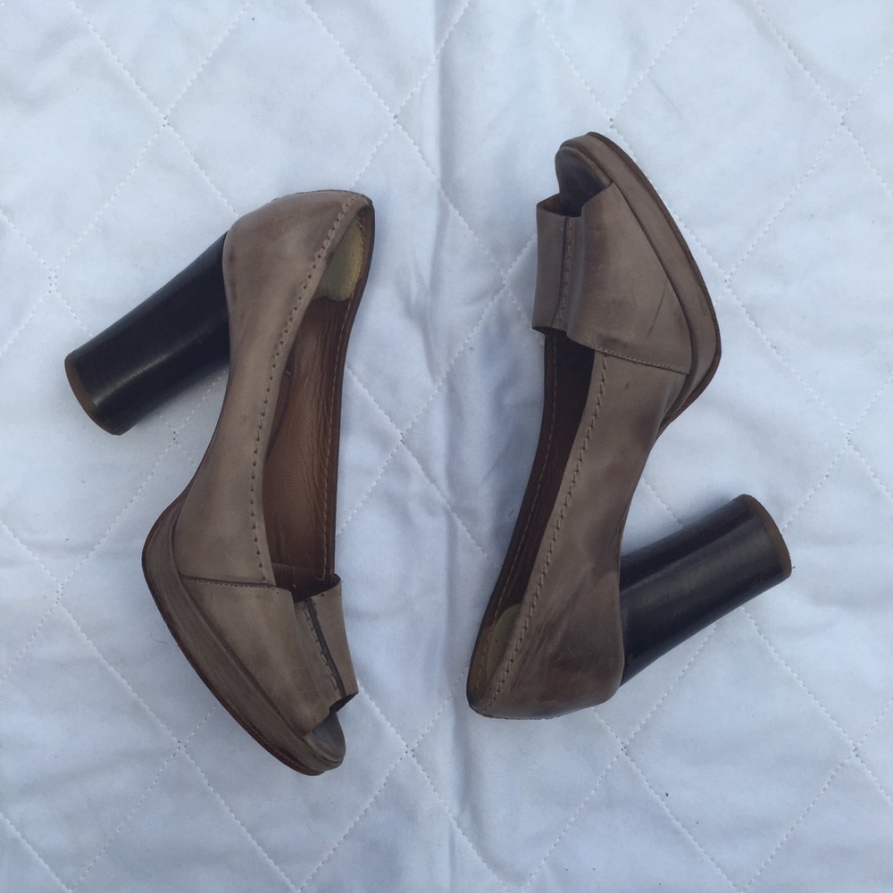 CHLOE Size 37.5 Peep Toe Platform Heels